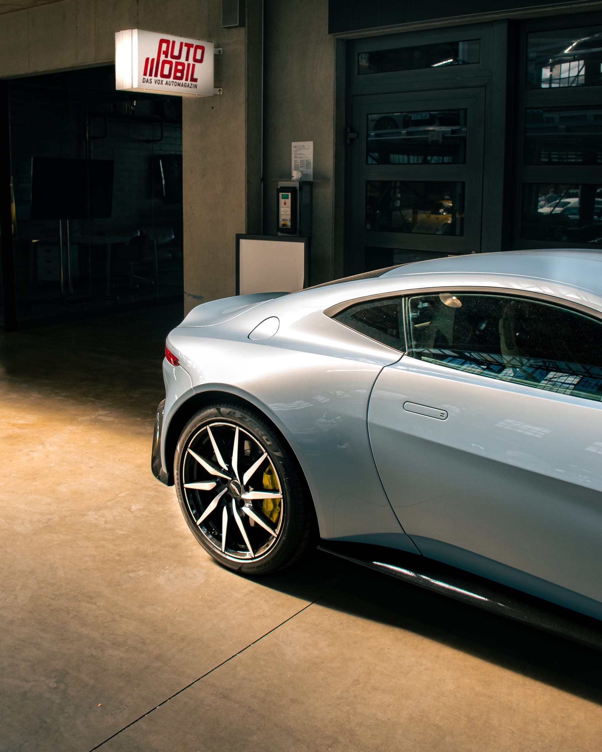 Aston Martin Vantage consistente huisstijl