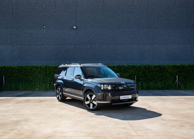 Stockfoto Hyundai Santa Fe exterieur, driekwart vooraanzicht
