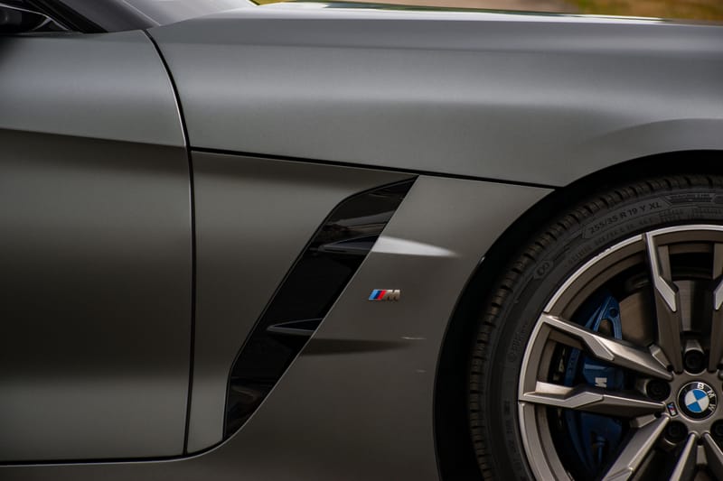 Stockfoto BMW Z4 exterieur, detail van zijvin en velg