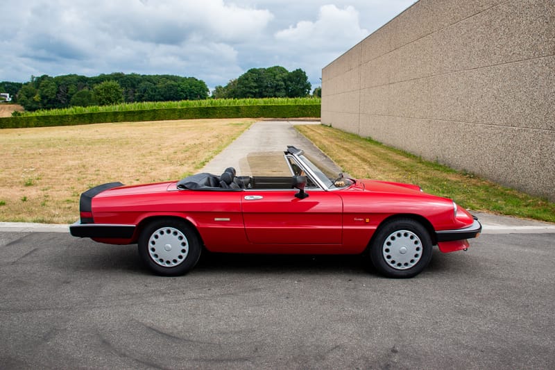 Stockfoto Alfa Romeo Spider exterieur, zijaanzicht